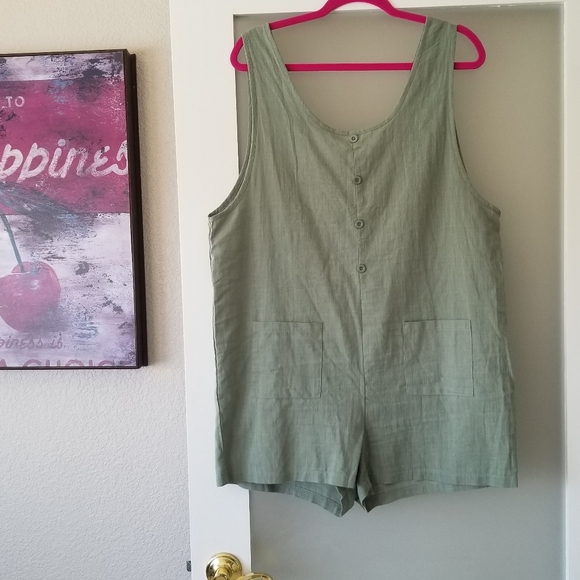 SHEIN Shorts Romper - Picture 1 of 3